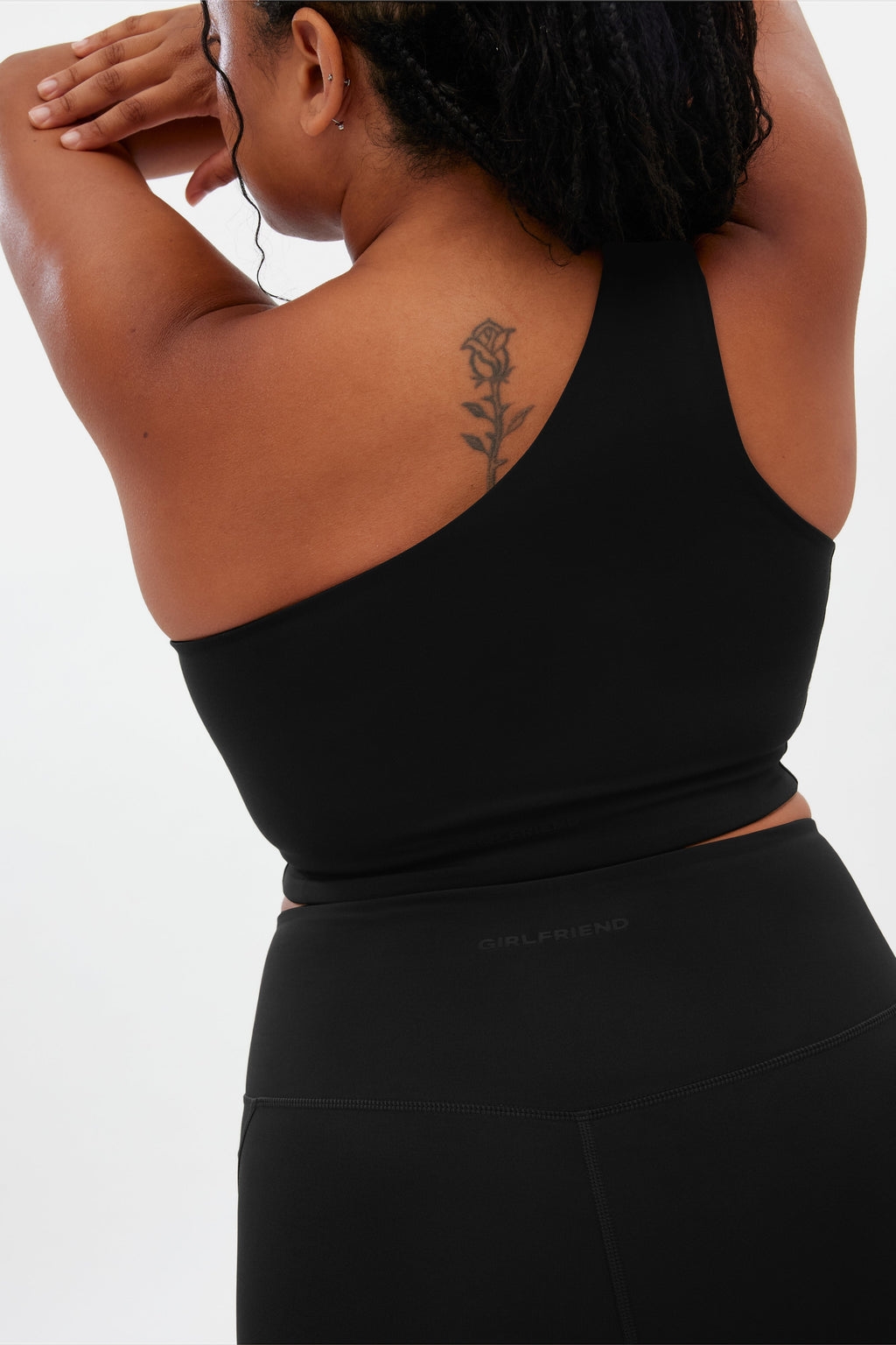 Soutien-gorge noir asymétrique à une épaule