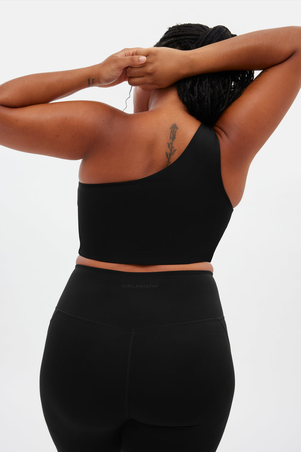 Soutien-gorge noir asymétrique à une épaule