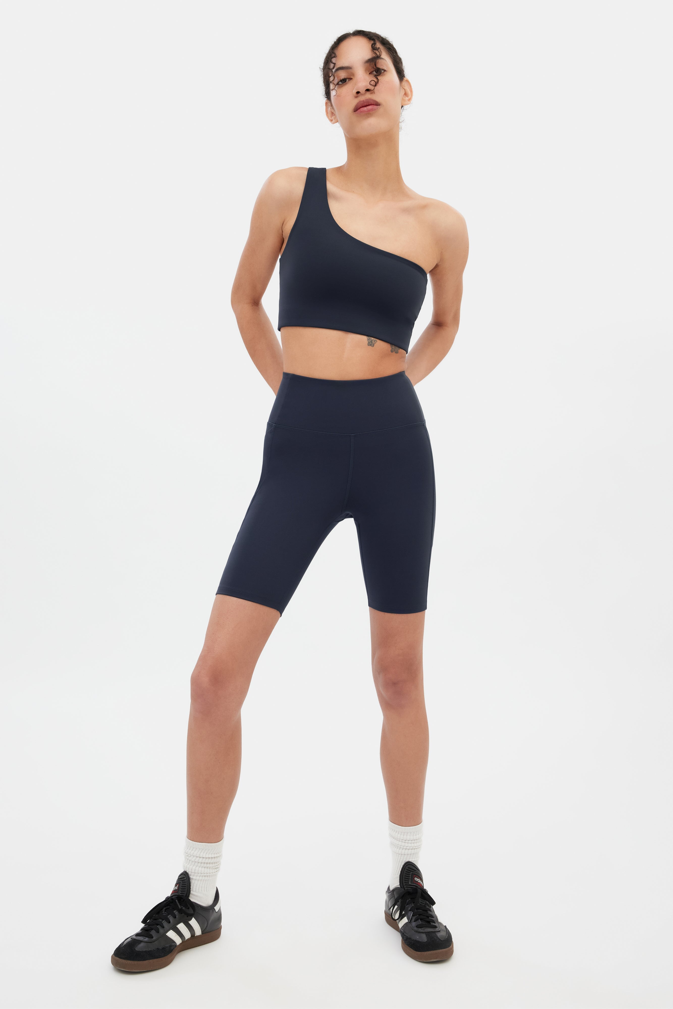 Soutien-gorge asymétrique à une épaule