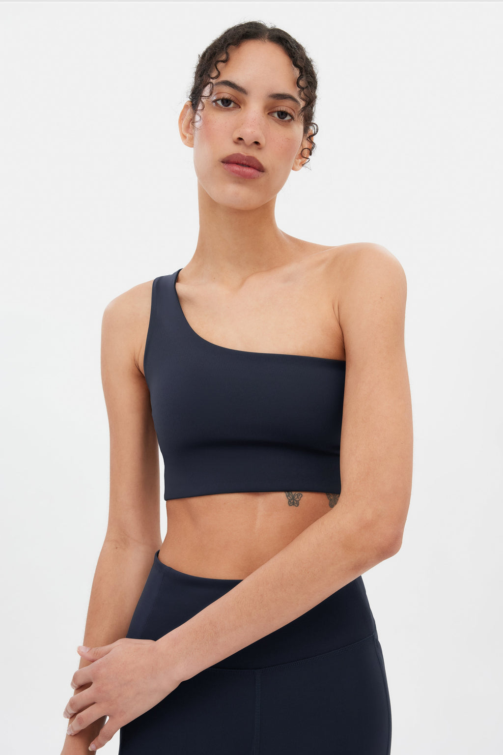 Soutien-gorge asymétrique à une épaule