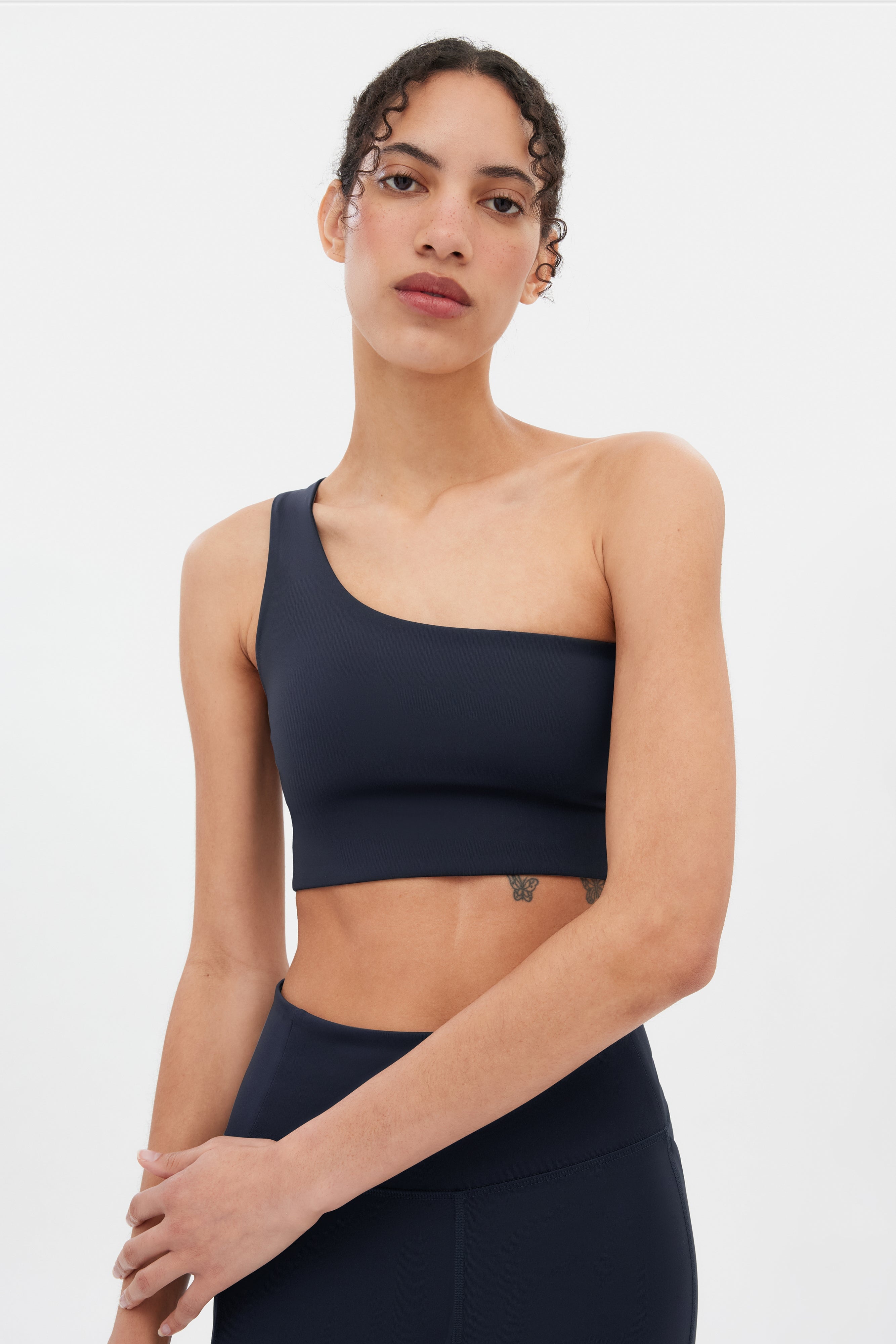 Soutien-gorge asymétrique à une épaule