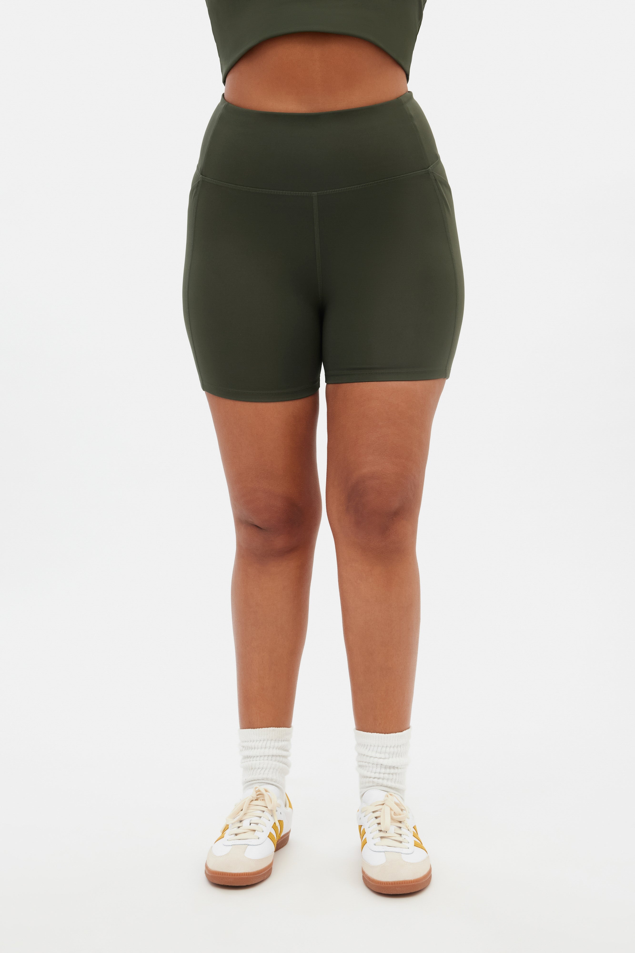 Short de course moulant avec poches