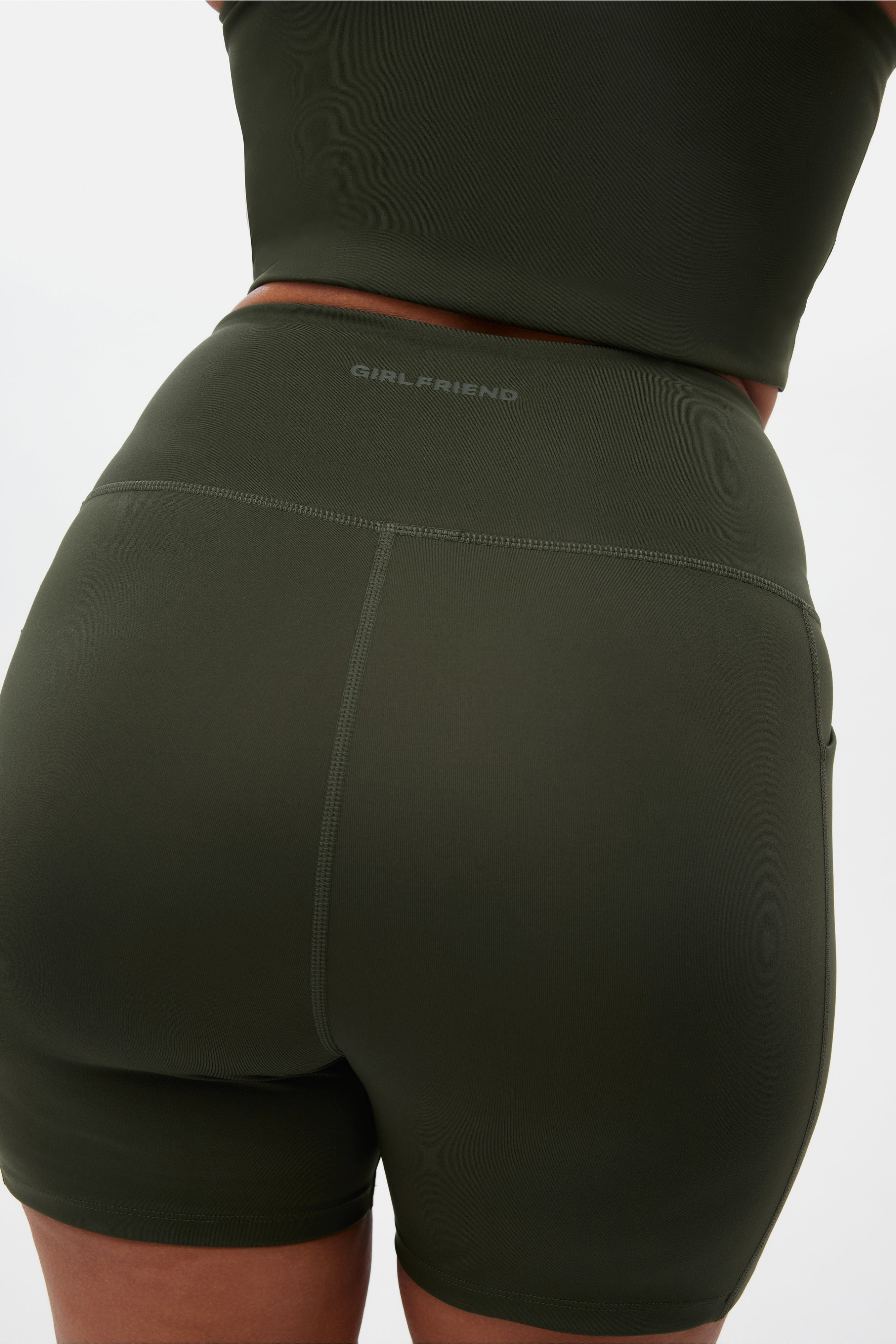 Short de course moulant avec poches