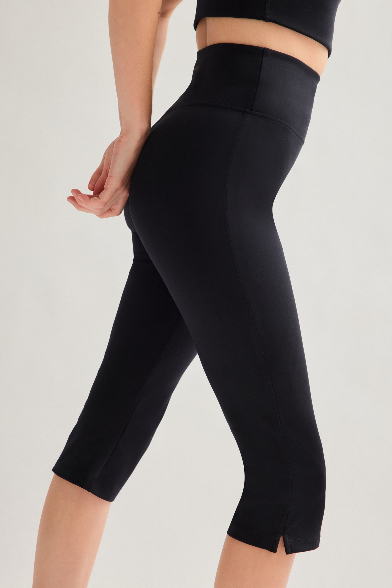 Capri noir taille haute de luxe