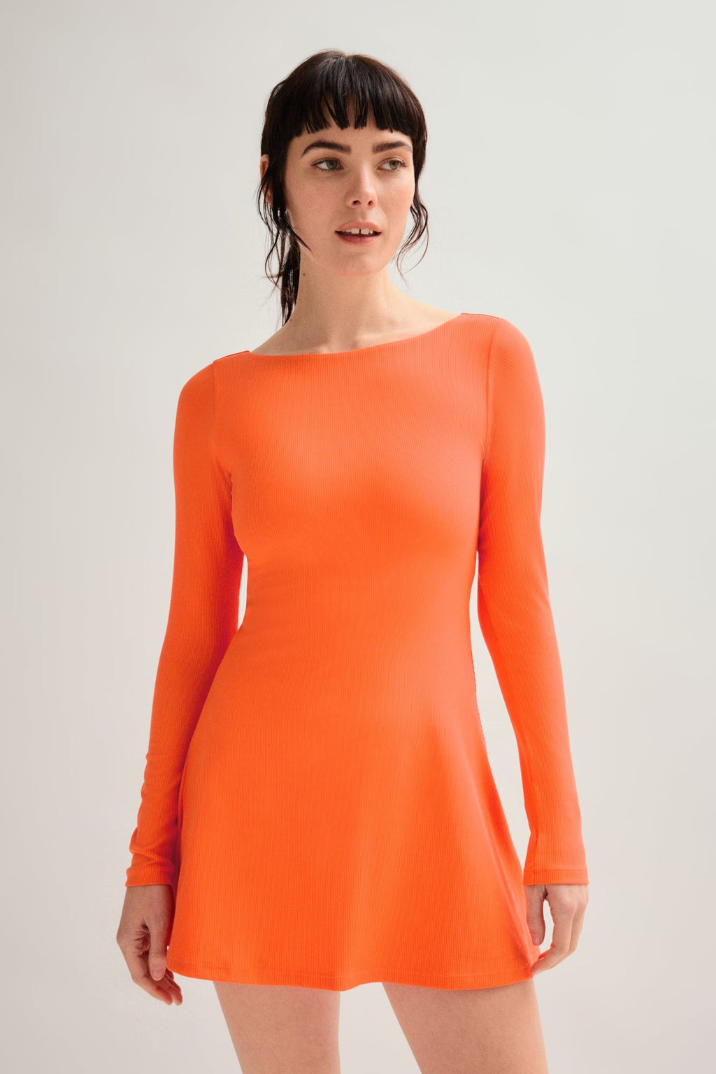 Robe courte à manches longues