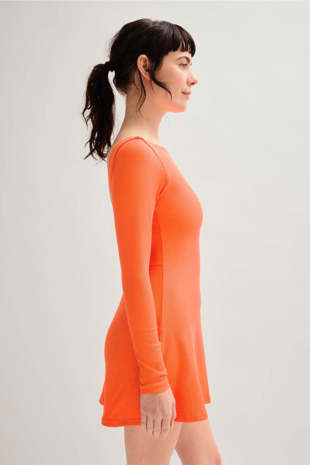 Robe courte à manches longues