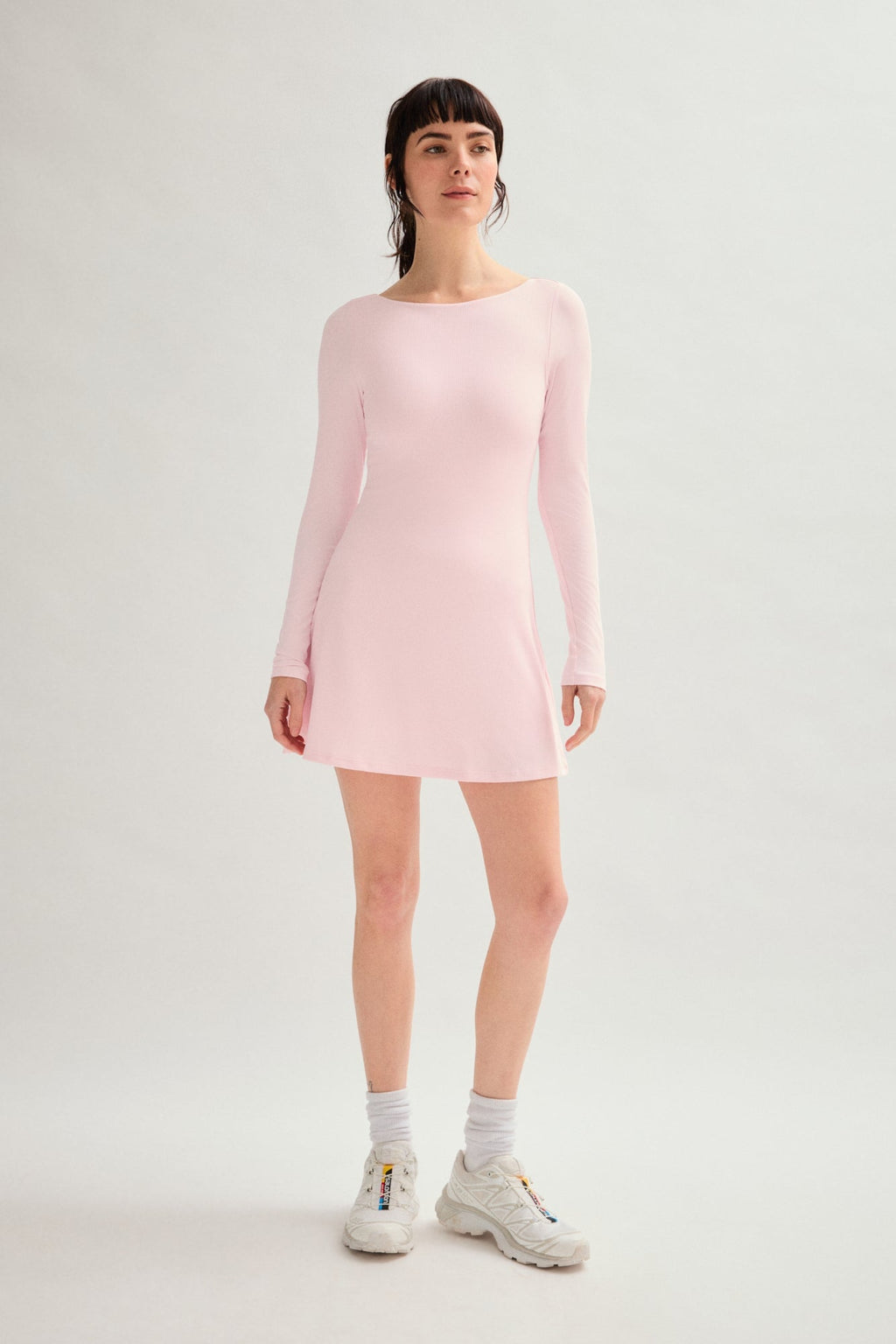 Robe courte à manches longues