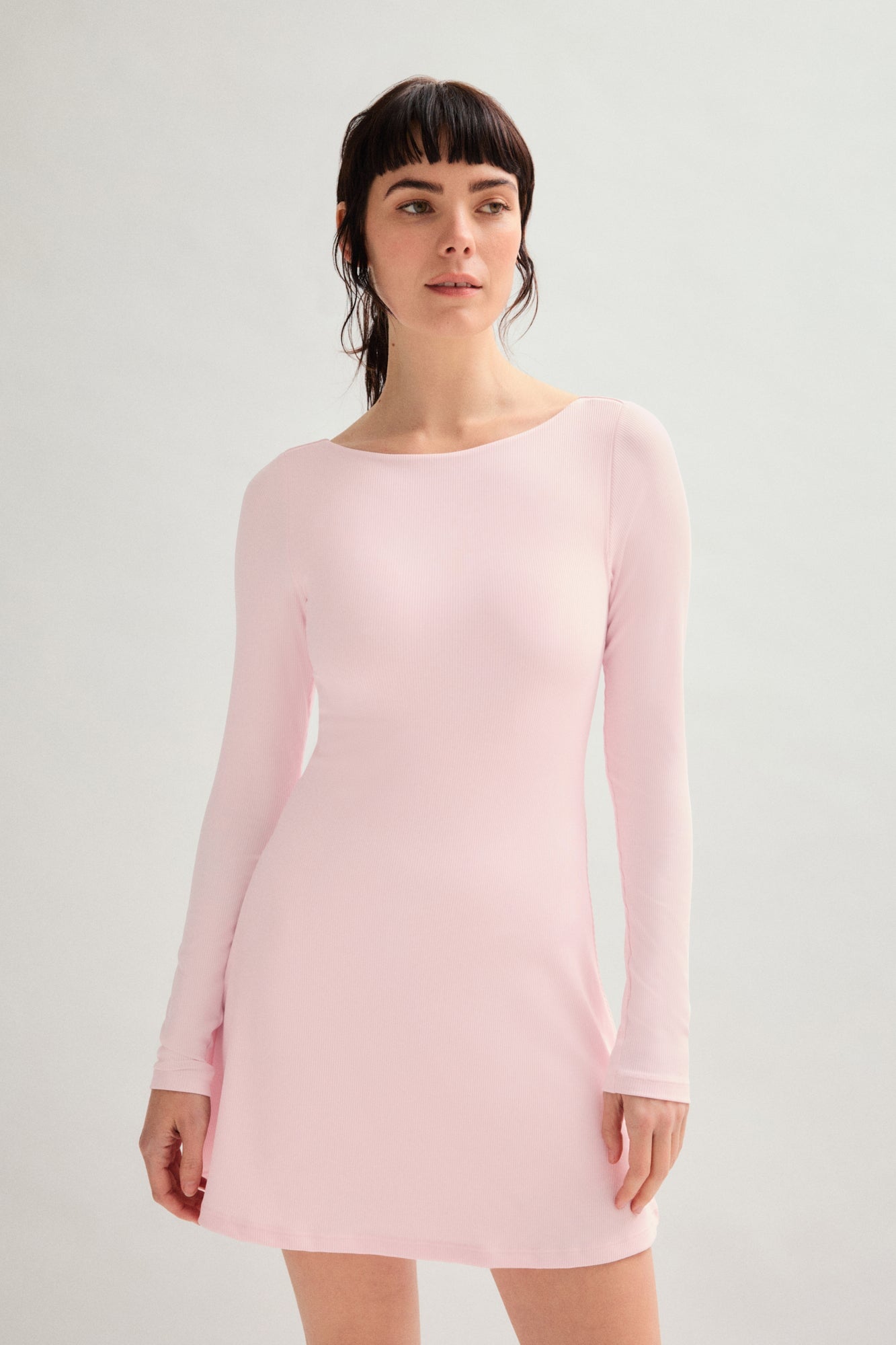Robe courte à manches longues