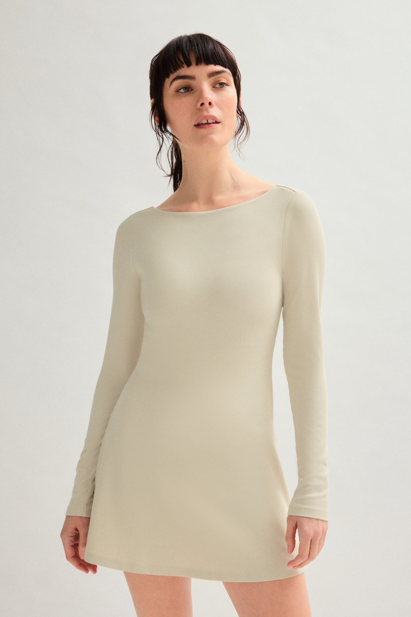 Robe courte à manches longues