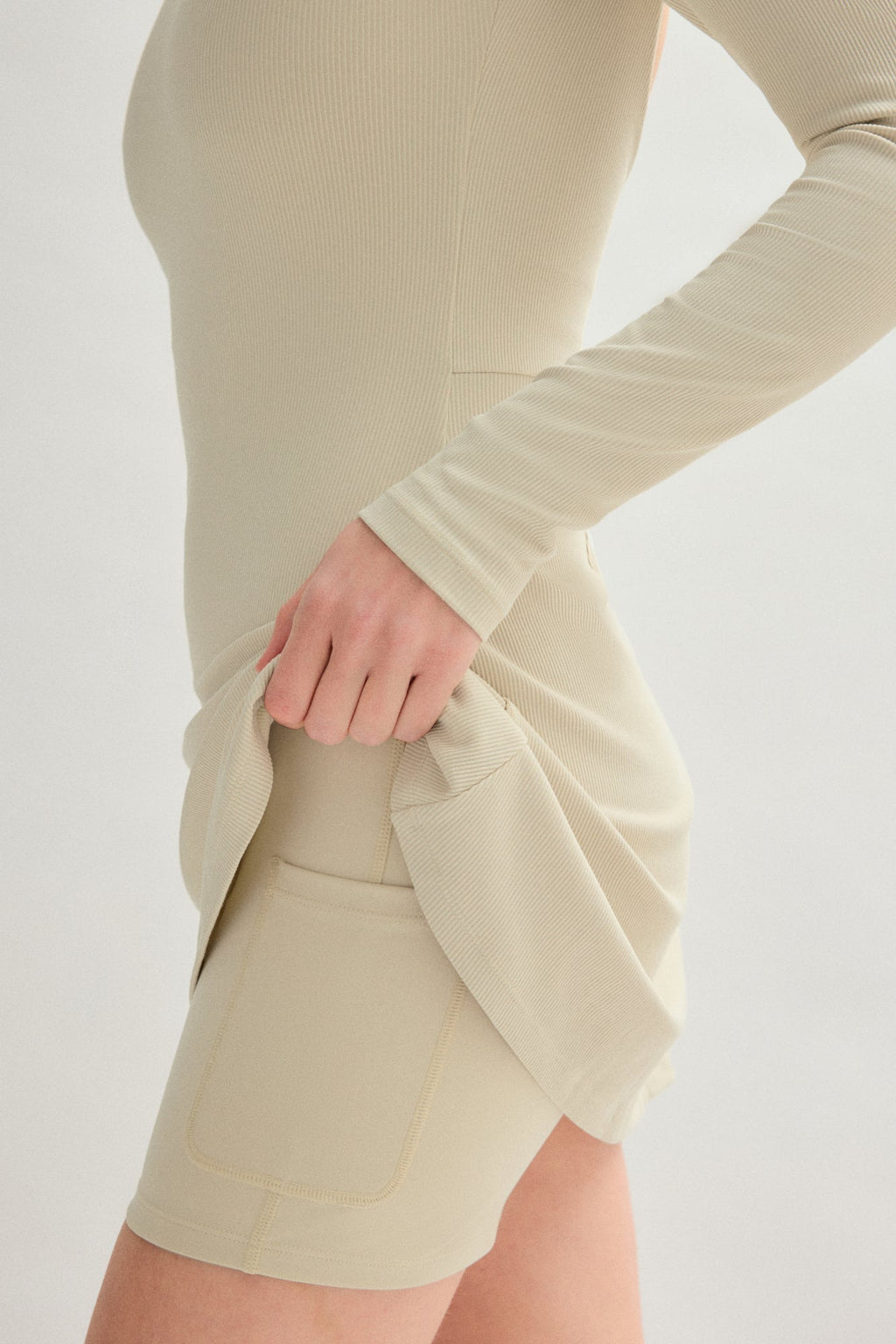 Robe courte à manches longues