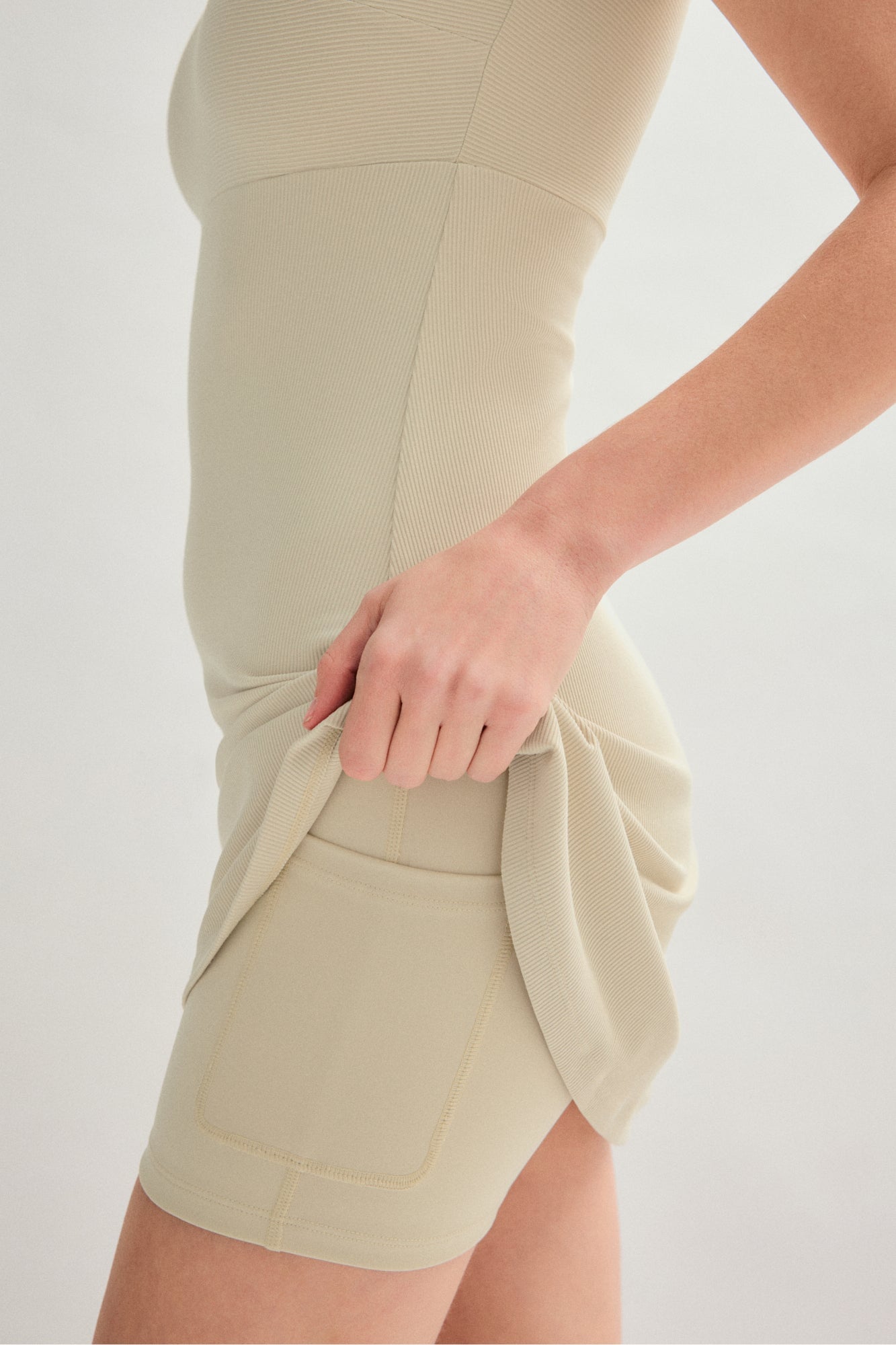 Mini-robe sans manches